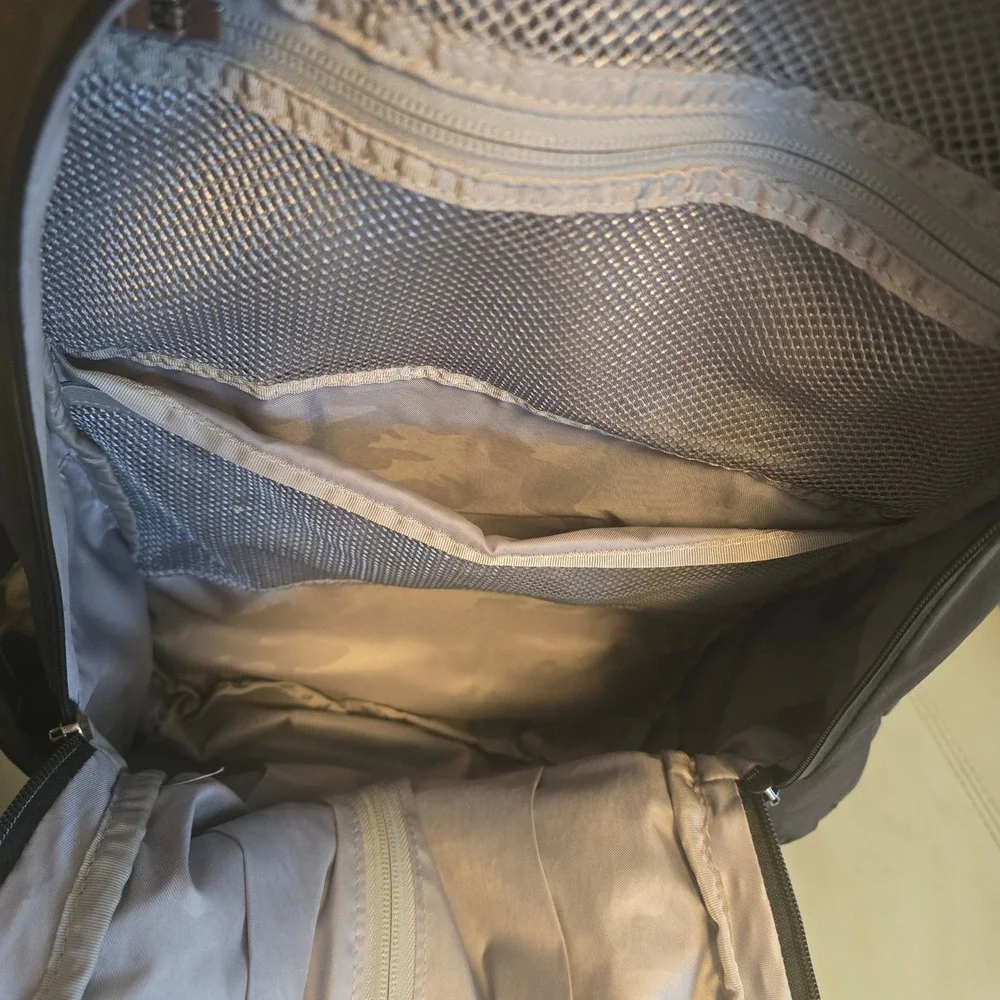 Rare Out Of Print Lululemon Cruiser Backpack Bag Black Pockets‎ Zip